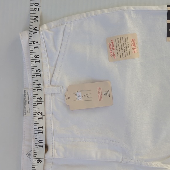 NWT St. John's Bay Mid-Rise Secretly Slender Pocket Shorts 14 White 5" Inseam - Picture 13 of 16